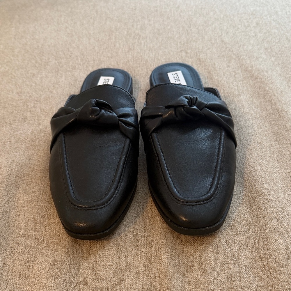 Steve Madden Chart Mules in Black Leather Size 8-Excellent Condition, Worn Once